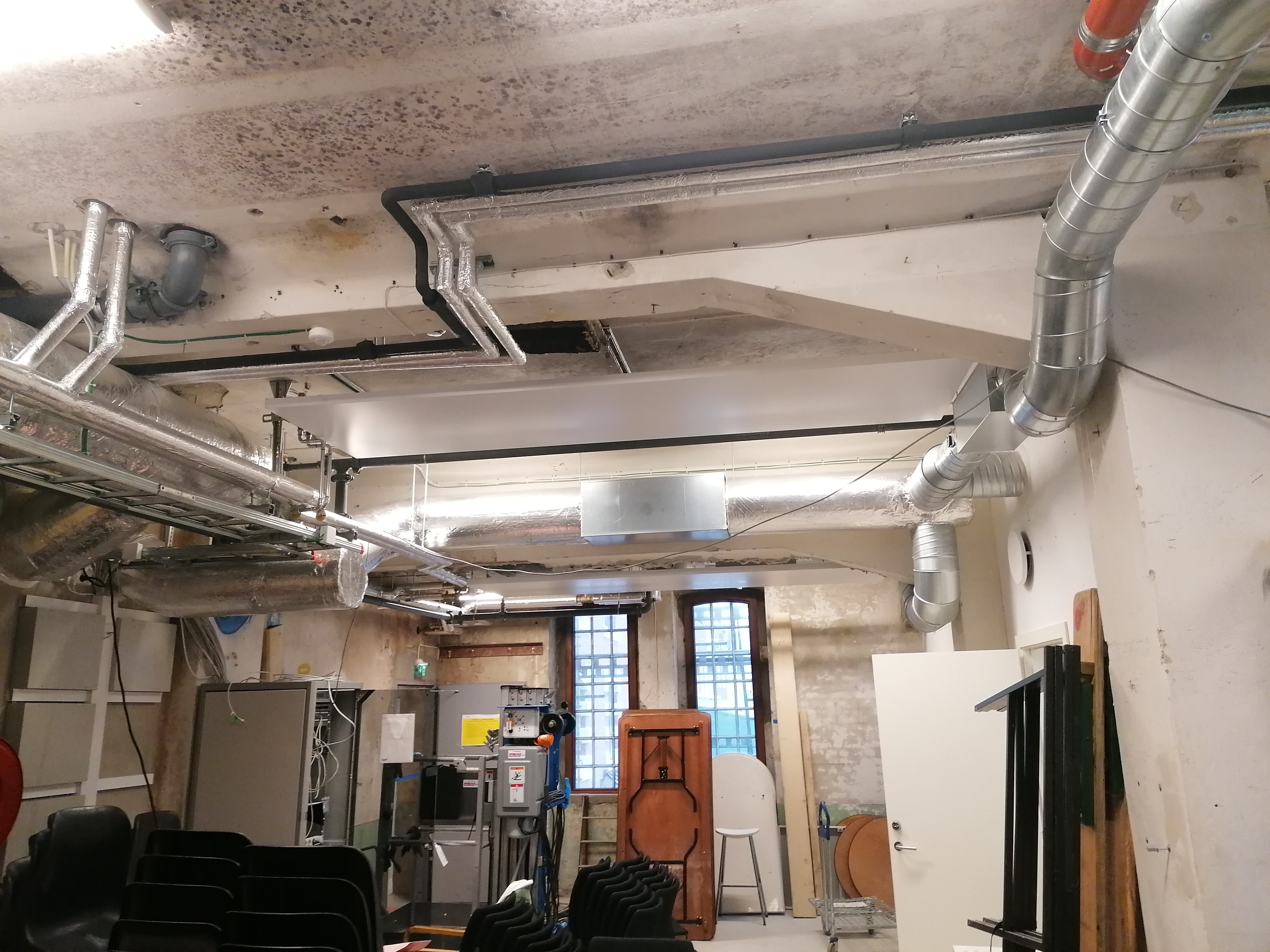 Tegningene, som blant annet viste flate tak, stemte ikke alltid med virkeligheten